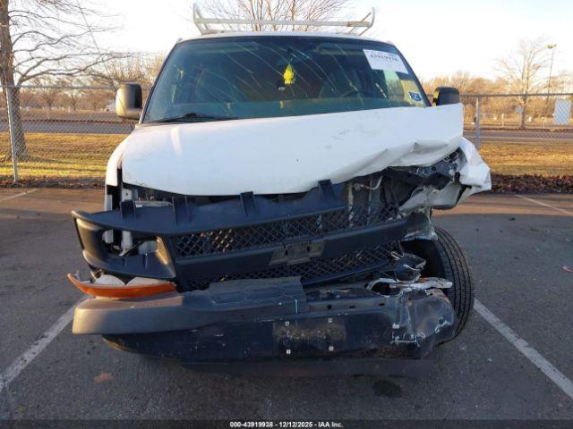 Chevrolet Express Work Van Image 12