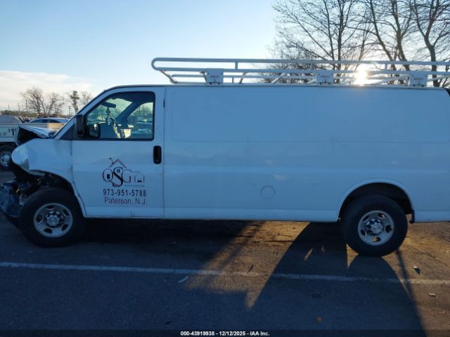 Chevrolet Express Work Van Image 10