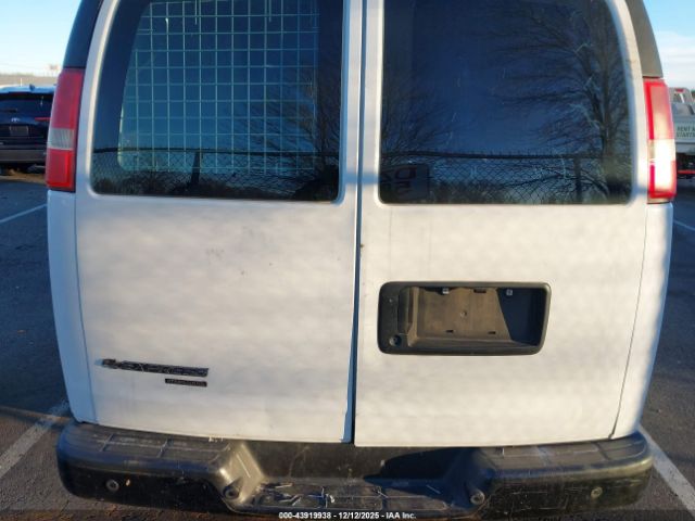 Chevrolet Express Work Van Image 15