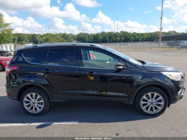 Ford Escape Titanium Image 13