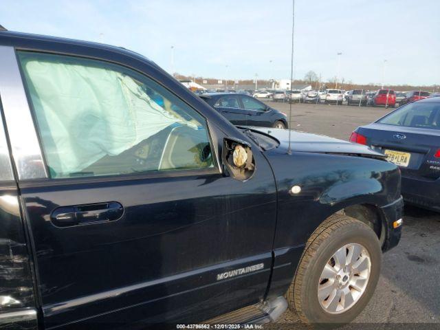 Mercury Mountaineer Image 10