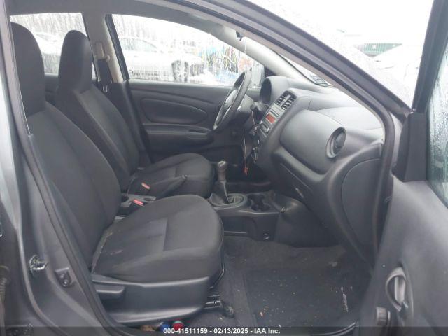 Nissan Versa 1.6 S Image 4