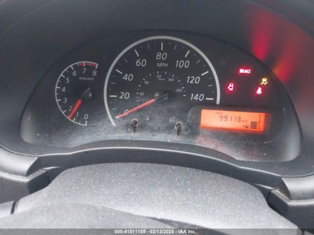 Nissan Versa 1.6 S Image 8