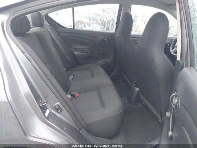 Nissan Versa 1.6 S Image 10