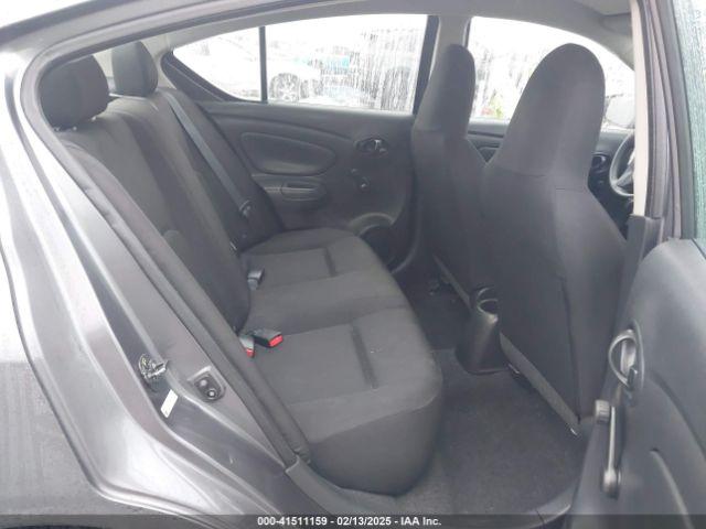 Nissan Versa 1.6 S Image 10