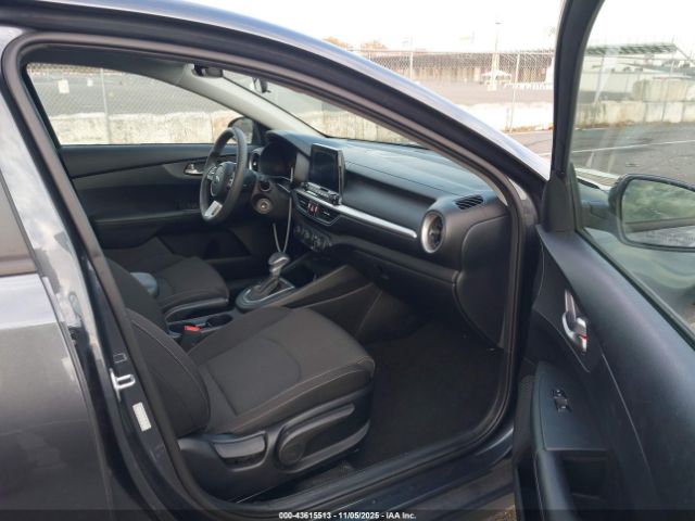 Kia Forte Lxs Image 4