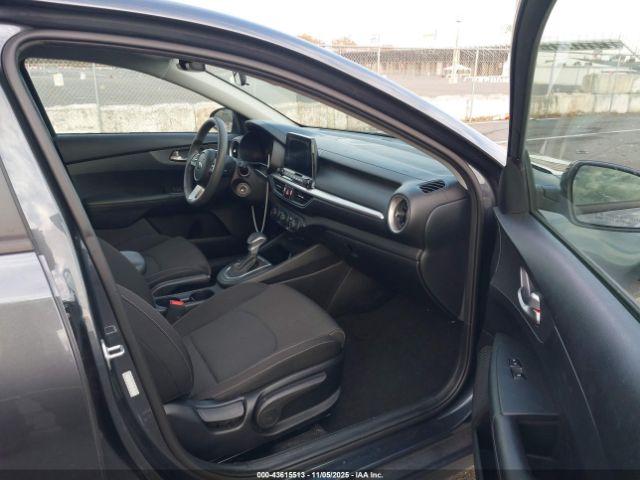 Kia Forte Lxs Image 4