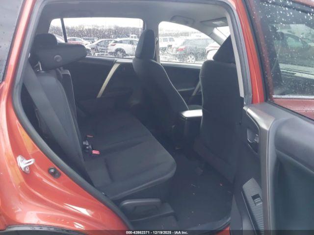 Toyota RAV4 Le Image 9