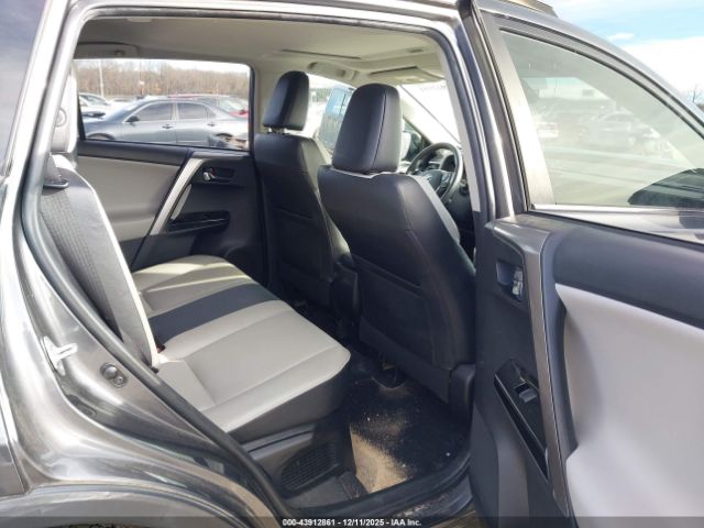 Toyota RAV4 Limited Image 8