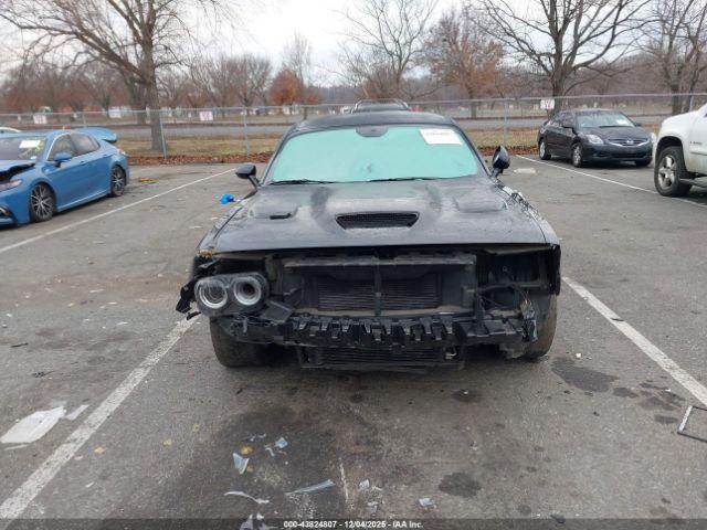 Dodge Challenger Image 10