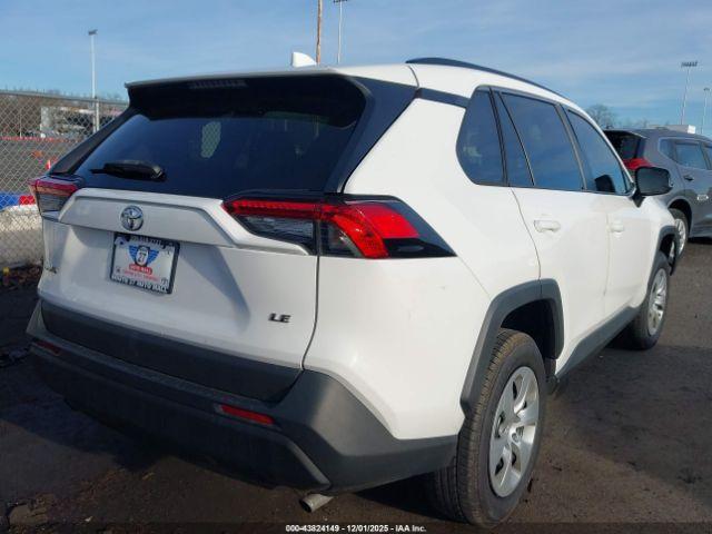 Toyota RAV4 Le Image 3