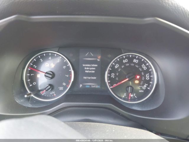 Toyota RAV4 Le Image 9