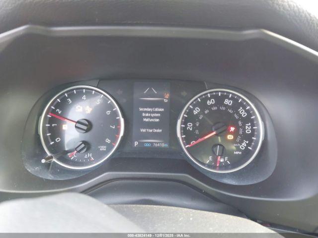 Toyota RAV4 Le Image 9