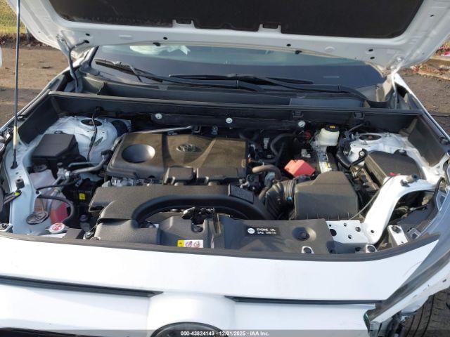 Toyota RAV4 Le Image 6