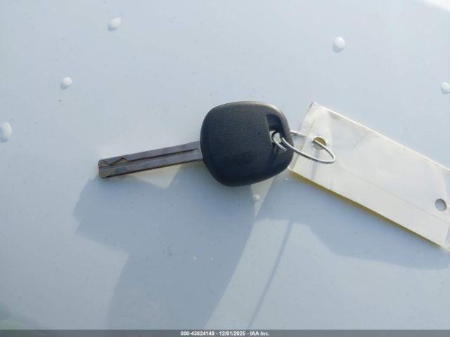 Toyota RAV4 Le Image 7