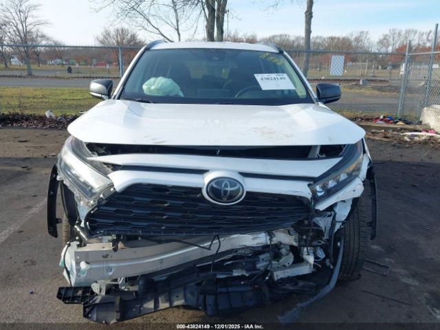 Toyota RAV4 Le Image 11