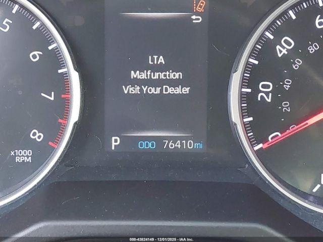 Toyota RAV4 Le Image 16