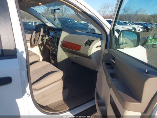 Chrysler Town & Country Lx Image 4