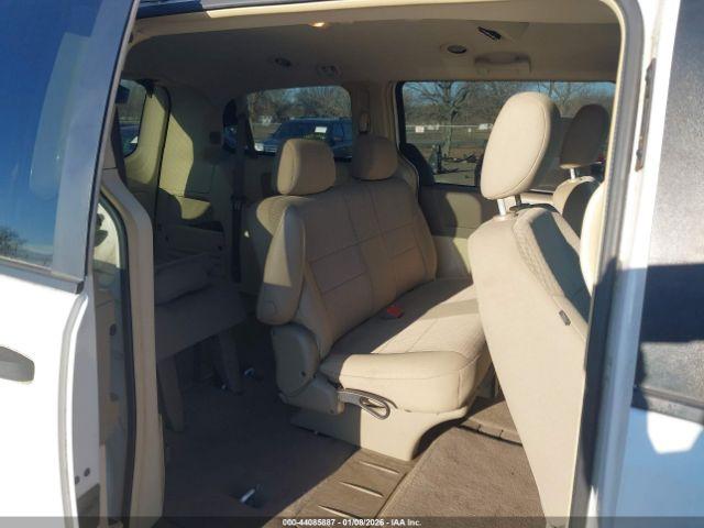 Chrysler Town & Country Lx Image 7