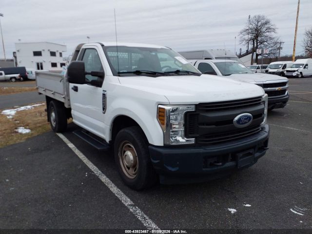 Ford F-250 Xl Image 1