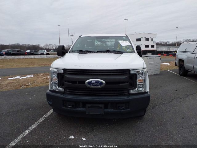 Ford F-250 Xl Image 4