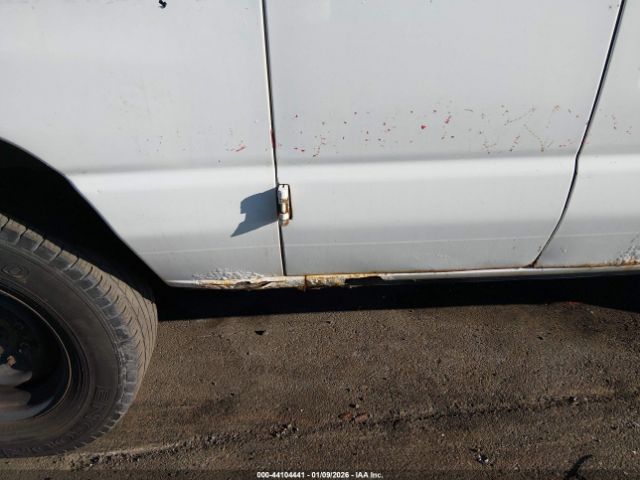 Ford E-350 Commercial Image 10