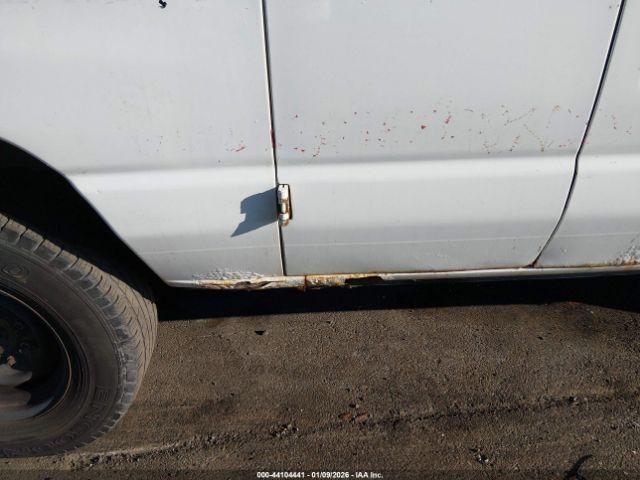 Ford E-350 Commercial Image 10