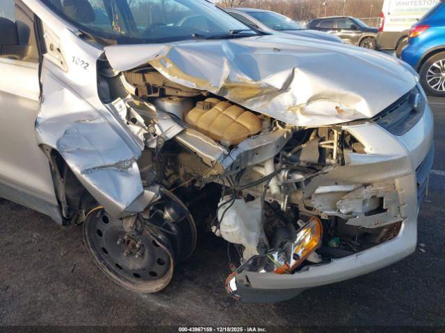 Ford Escape S Image 8